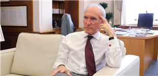 ZhW(xu)УL(zhng)l(wi)ּ{ʿ        Ӣ(gu)ZhW(xu)УL(zhng)(jng)(j)W(xu)Ŀǰ(dn)Ӣ(gu)܊(du)нu(png)bίT(hu)ϯҲyWίT(hu)(lin)χ(gu)P(gun)cQ(mo)׿f(xi)ԼӢ(gu)ؔ(ci)(wn)