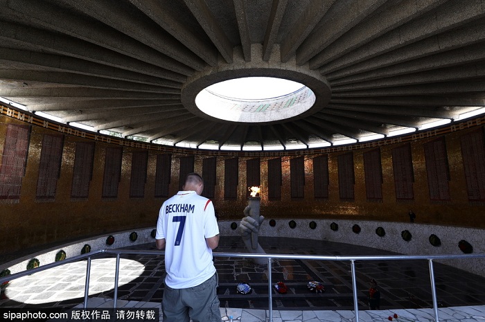 (dng)?sh)ؕrg2018618գӢmRRҮ򍏶(zhn)oIh(hun)o˹ָձl(wi)(zhn)Ӣv_˹ʹLindsay SkollGreg ClarkBilly Grantһͬϯ