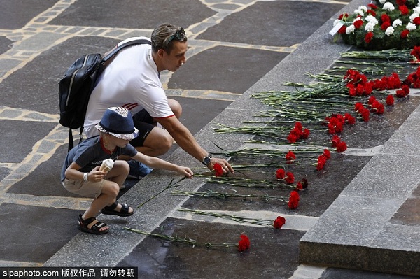 ?sh)ؕrg2018618ӢmRRҮ򍏶(zhn)oIh(hun)o˹ָձl(wi)(zhn)Ӣv_˹ʹLindsay SkollGreg ClarkBilly Grantһͬϯ